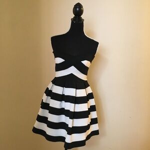 Sans Souci Monochrome Striped Dress Size Medium